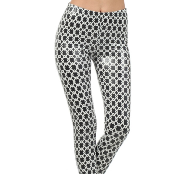 black and white checkered leggings